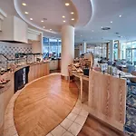 Отель Dorint Strandhotel Binz/ruegen Остзебад Бинц